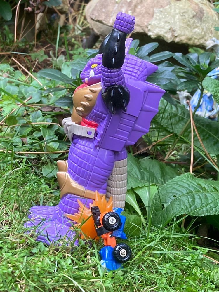 Using his wheels the grind poor Iguanus’ scales just as Budiansky intended 