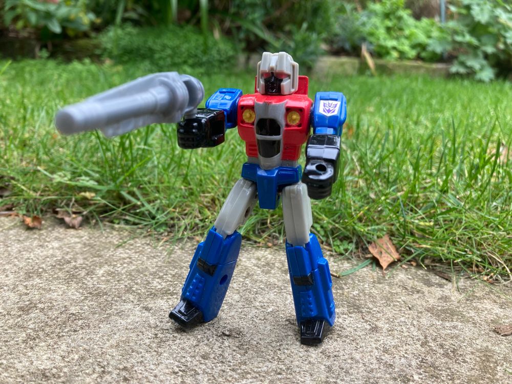 Transformers Action Master Starscream - a very blue-limbed Starscream. The first Starscream with nipple fans with would becoming a recurring design element (not one I personally care for but they do) 