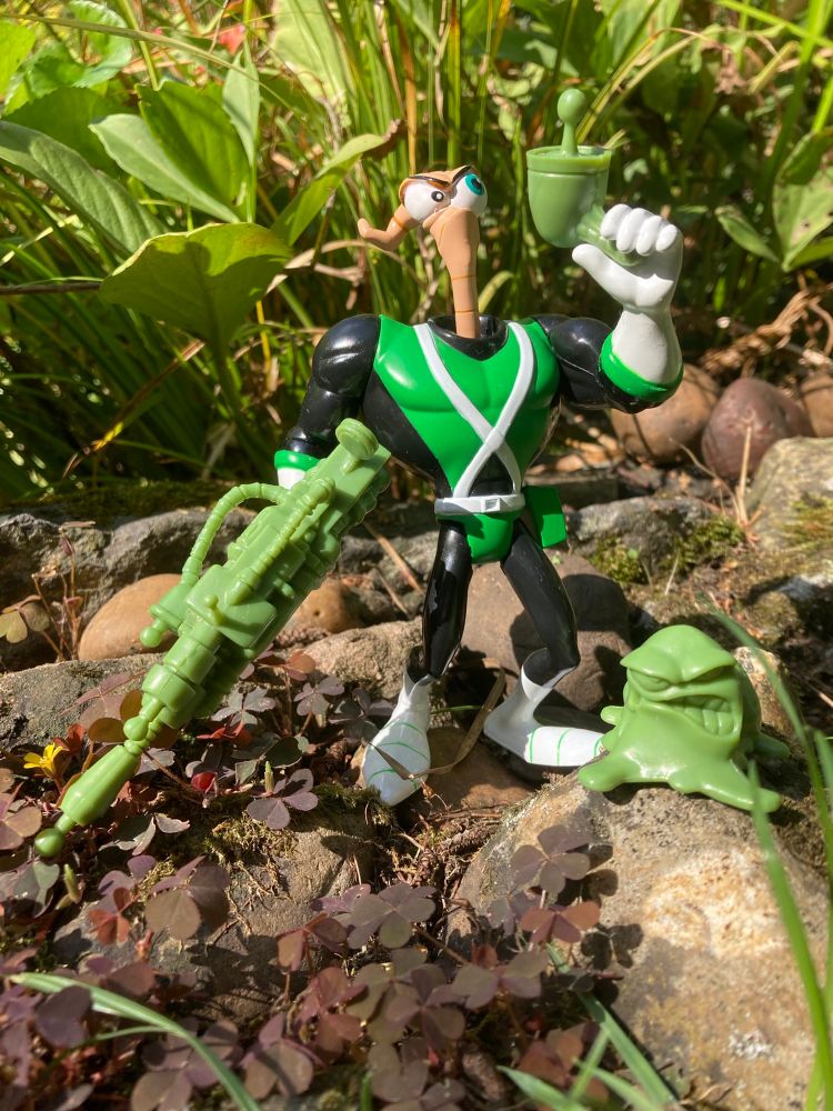 Mailaway/promo Earthworm Jim - a black & green Green Lantern-ish EWJ with white trimming. Has the same green accessories as the standard Jim