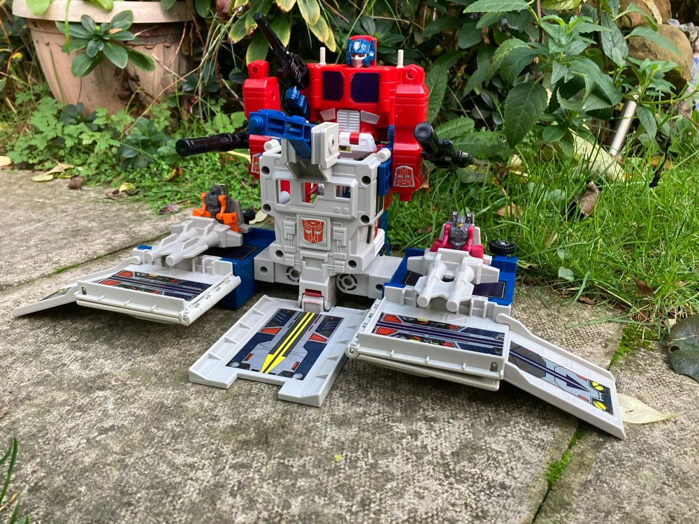 Battle station mode! Underrated mode, I particularly love that Powermssters can man (Nebulan?) the double cannons