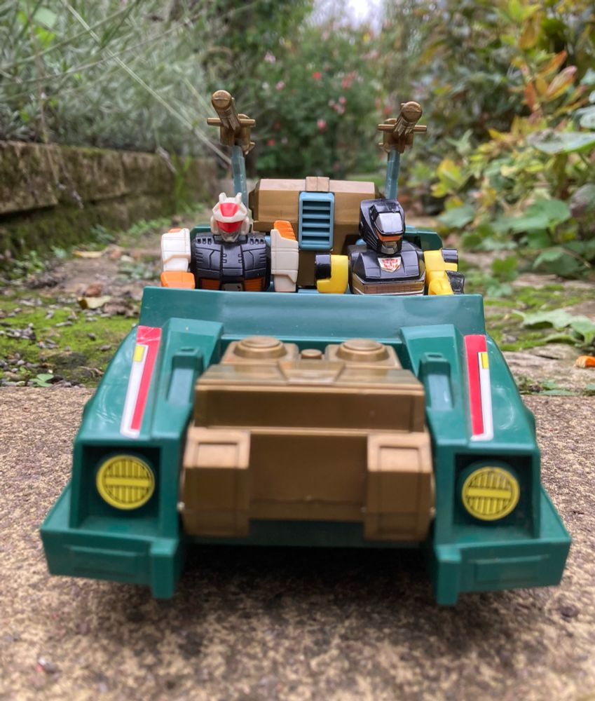 The ride honestly looks a bit awkward. Jackpot looks especially ticked off Hope nobody farted 