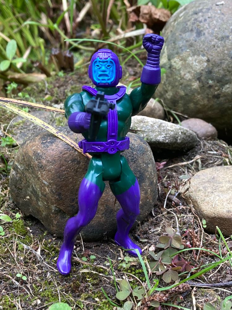Secret Wars Kang The Conqueror! A 5poa figure of everyone’s favourite (or not) temporally complicated ne’er-do-well aims his generic Secret wars pistol at someone (presumably Kevin Feige)