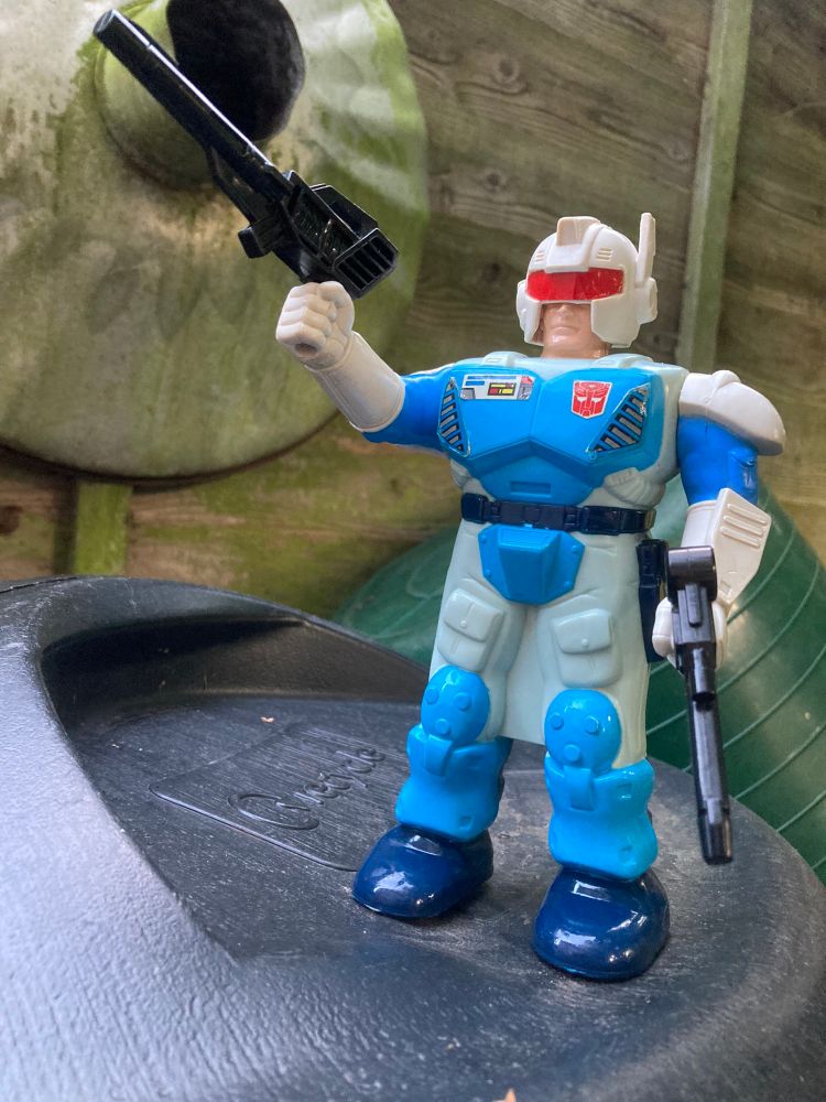 Transformers Pretender Jazz - a surprisingly pale dude in snazzy blue techno armour wielding two really cool guns