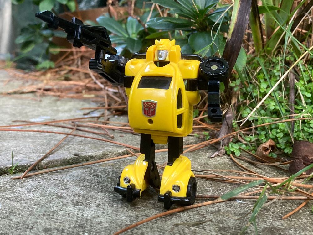 Robot mode! Nobody has dared to tell him he’s getting a bit porky due to him waving his big gun around. Though they were probably shooting for cartoon accuracy His head is actually based on Cliffjumper’s (someone picked the wrong horn-headed Minibot!)