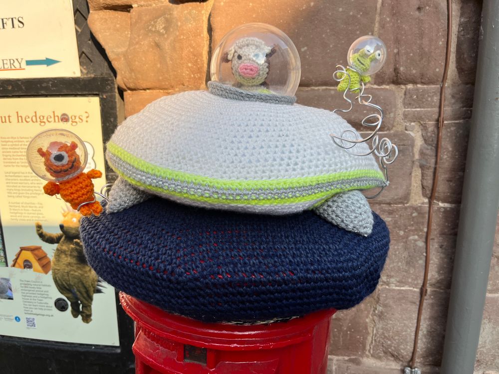 UFO postbox topper 