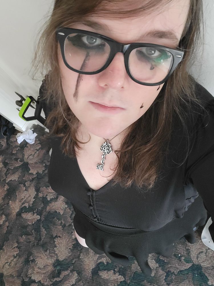 Dee aelfie, black top, black skirt, silver key pendant