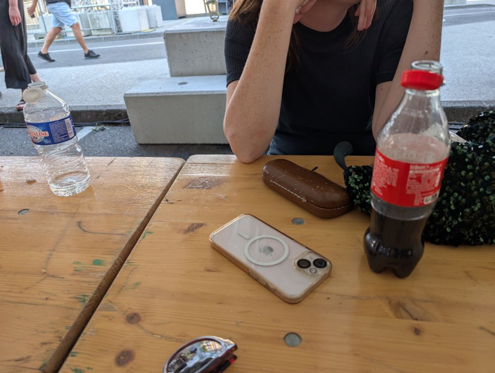 2 bouteilles en plastique avec bouchon