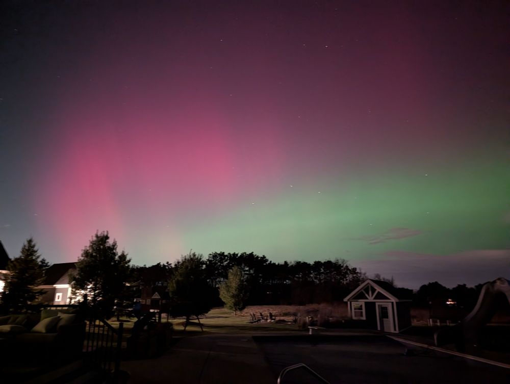 A photo showing reds and greens in the night sky