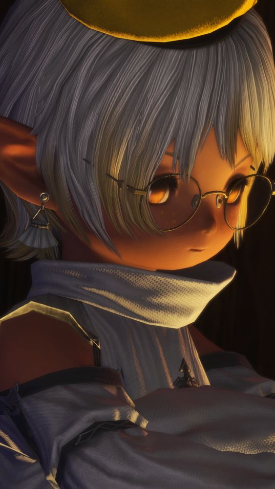 A light haired and dressed lalafel leans against a wooden pillar, with golden light illuminating the left side of their face.