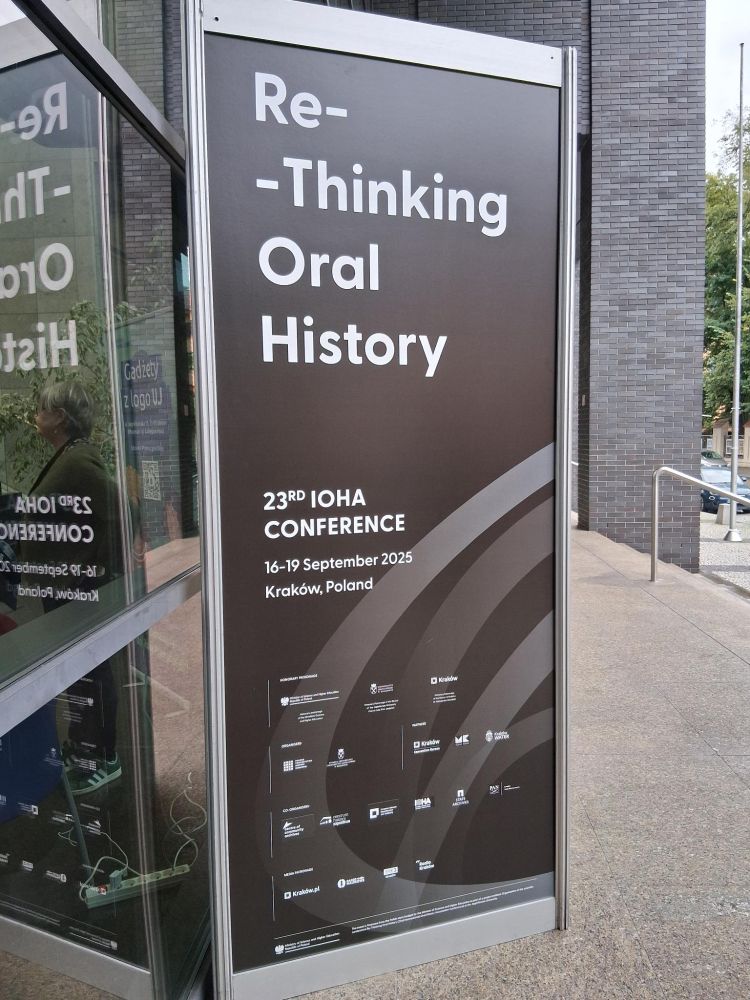 Plakat der 23. IOHA-Konferenz (International Oral History Association Conference) in Krakau. Foto: Linde Apel