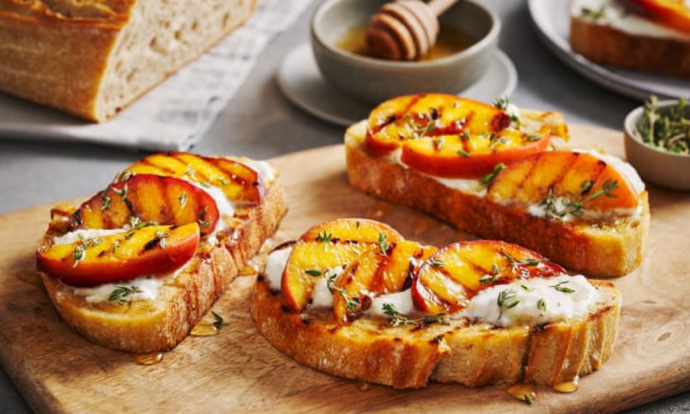 Peach and burrata bruschetta – recipe