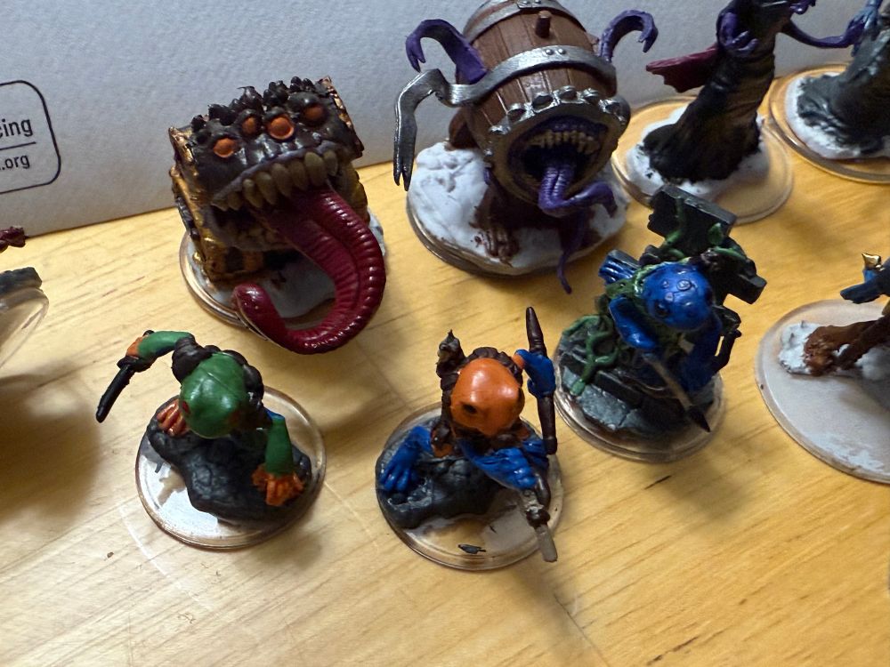 Closeup of the painted grug frog miniatures. 