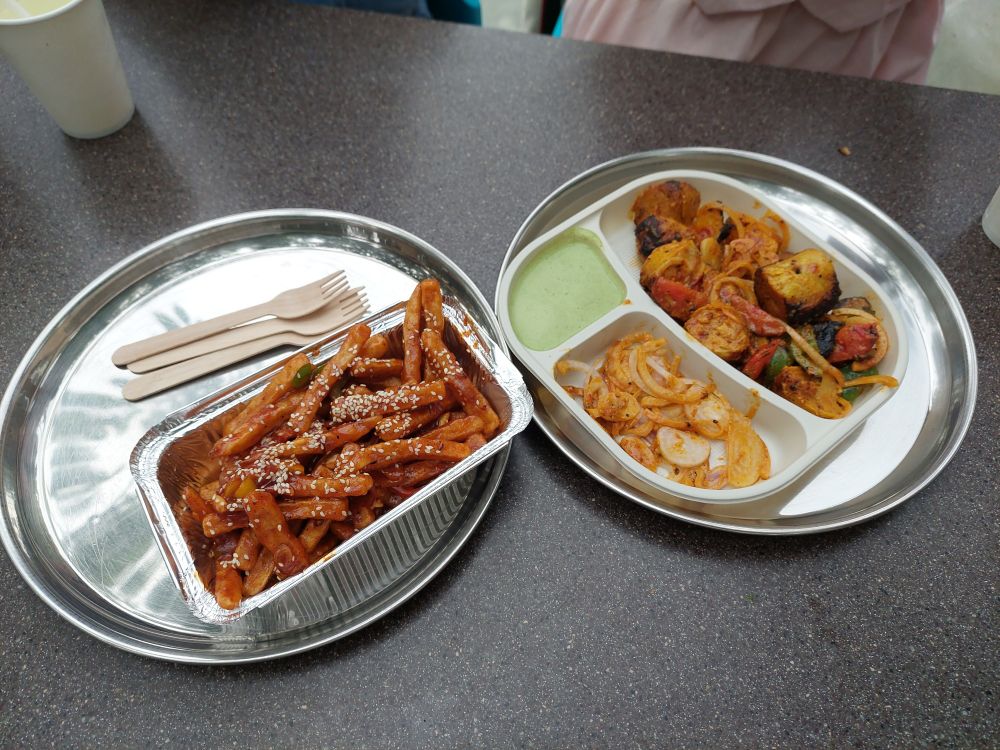 My favouritest dhaba on campus, though I didn't get to see the guy who runs it b3cause he was on vacation but I still got smacked with nostalgia. Honey chilli potato and soya chaap, and some sweet lime soda out of frame