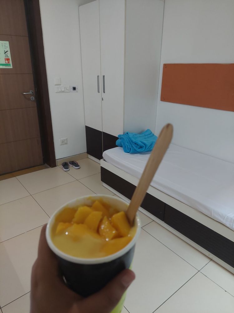 Mango milkshake from the same stall at my alma mater - it was soooo nice to see the guy who runs it after YEARS. Also this is exactly what my dorm room looked like way back when so I was sooo sentimental lol