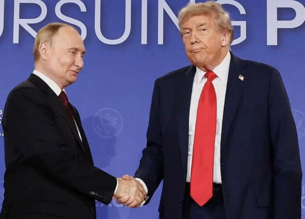 It has only been two days since the U.S. President flew back from Alaska empty-handed in a meeting of which Fox News's Jacqui Heinrich stated that Putin "steamrolled" Trump, and yet questions still li...