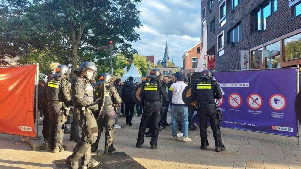 Noodbevel van kracht in centrum Enschede: aanhoudingen en gewonden bij rellen