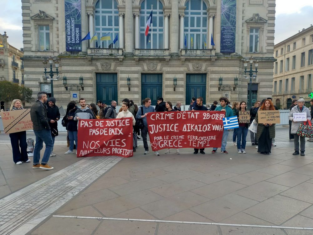 Rassemblement sur la place de la Comédie.    Pas de justice pas de paix.
