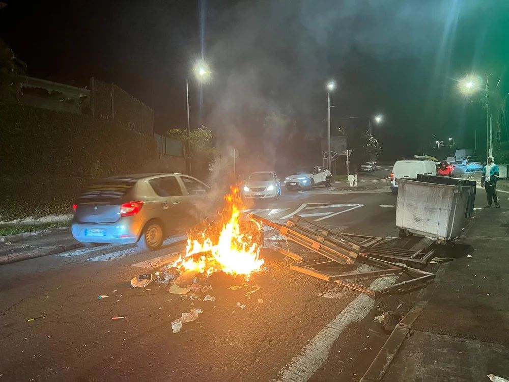 La violència esclata a la Martinica i França desencadena la repressió per intentar frenar-la