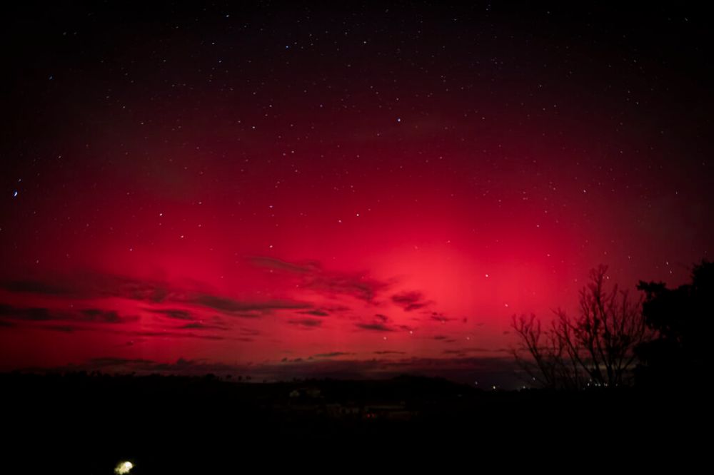 [FOTOGRAFIES] Tornen les aurores boreals al cel del país