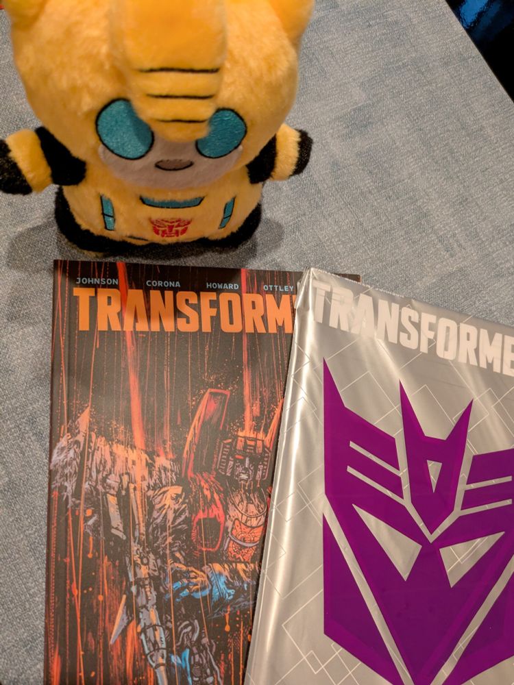 Bumble plushie w/ Transformers Vol.3 and Transformers #1 sound chip edition!