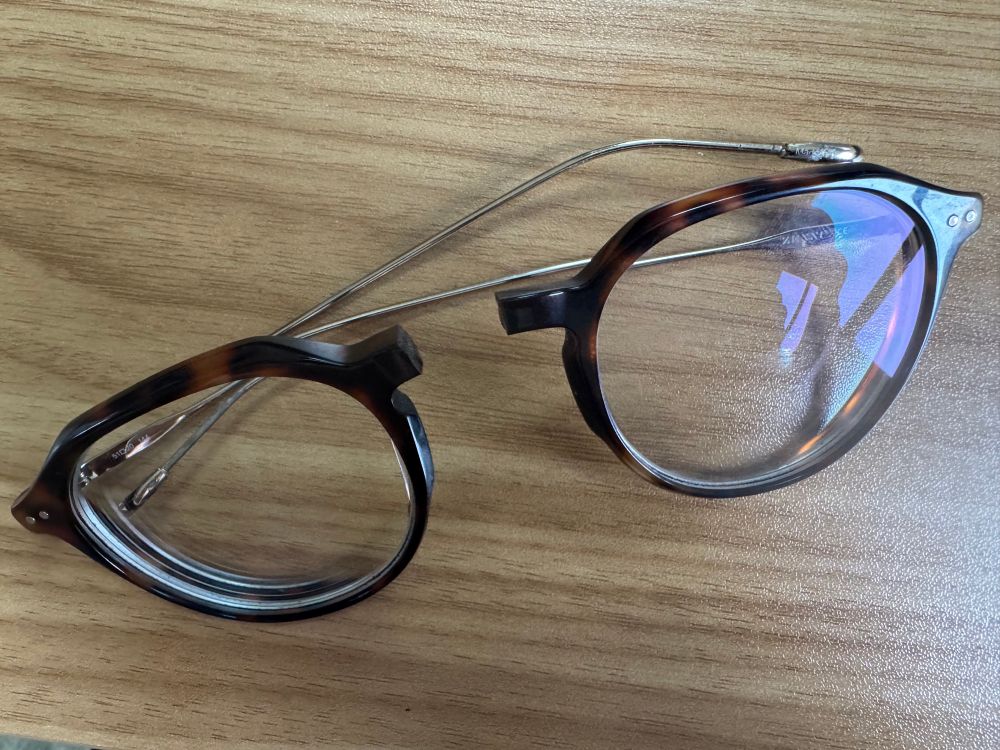 A pair of glasses, broken at the bride 