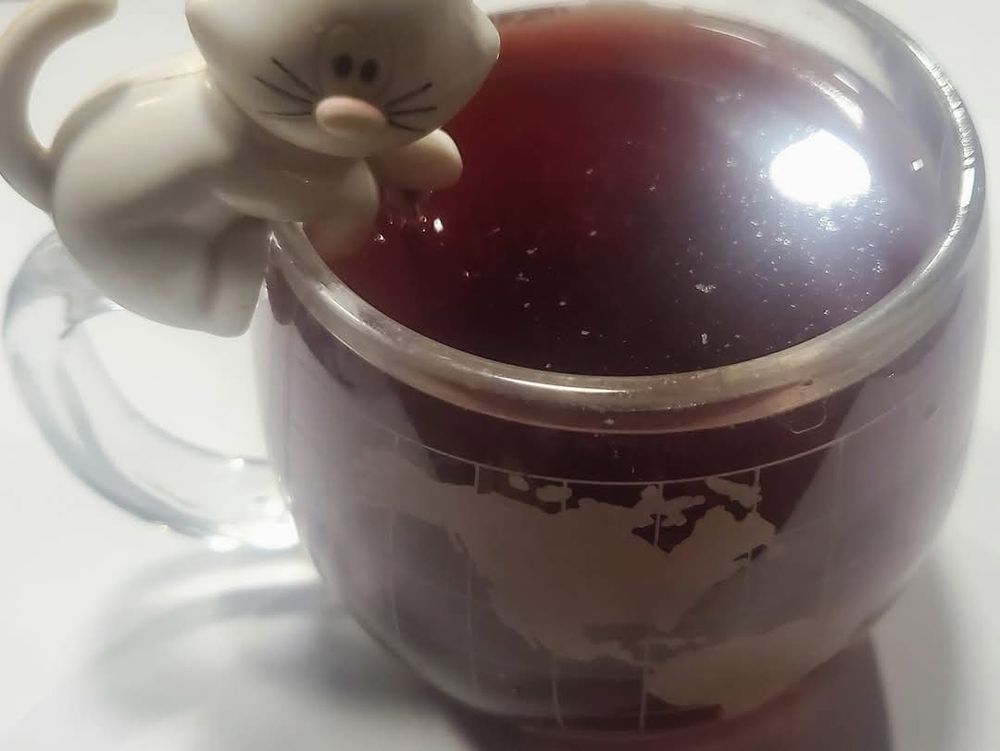 Tea made with purple cannabis leaves when an acid, in this case lemon juice, is added turning it red.