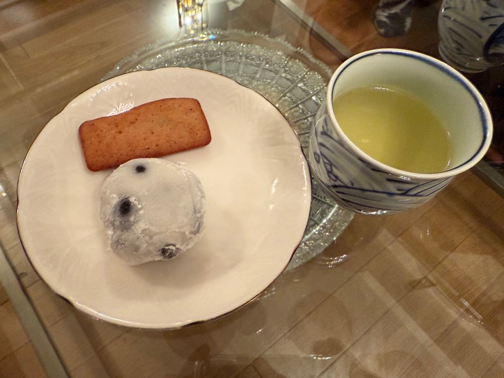 mamedaifuku and financier with soba tea