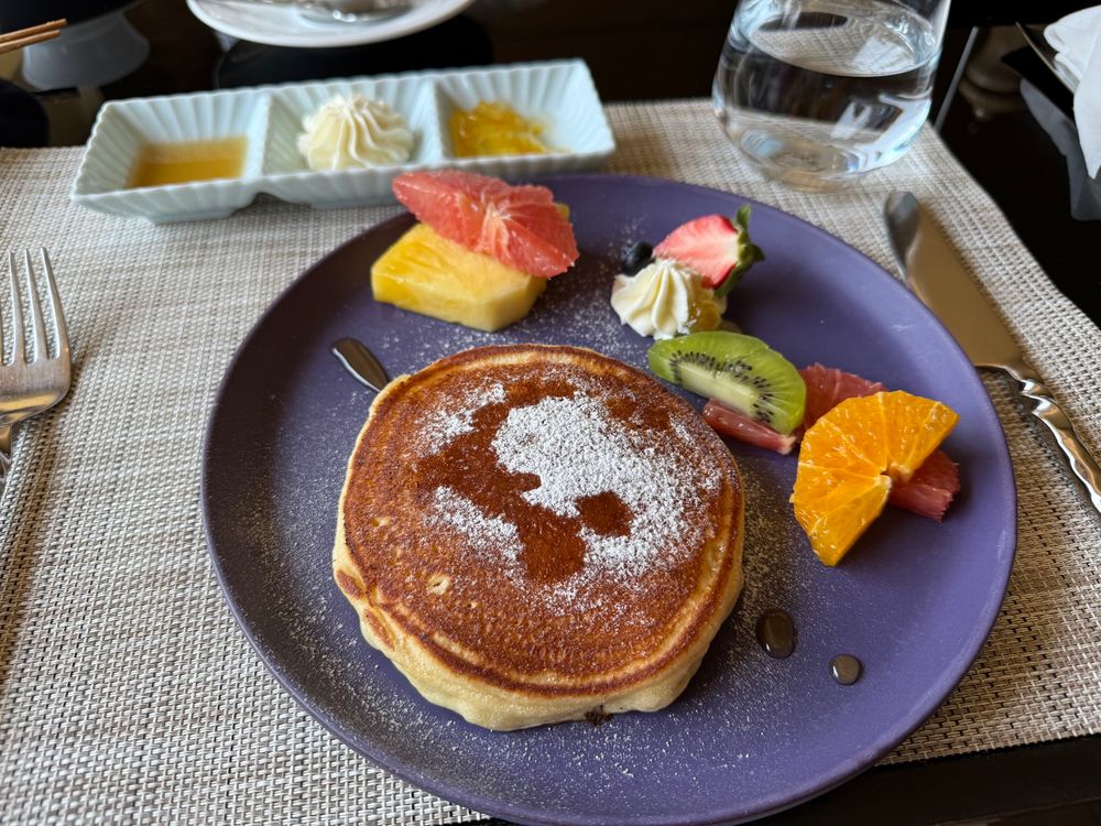 a pancake with an assorted fruits 