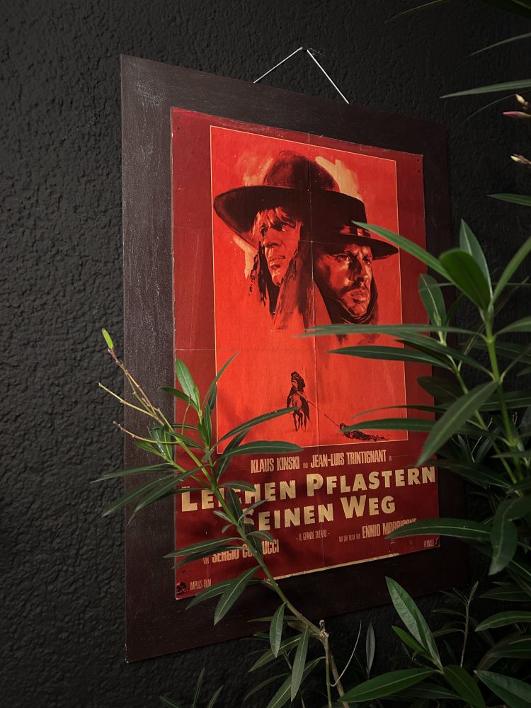 Das Kino "Linse" in Weingarten: ein Plakat zum Western "Leichen pflastern seinen Weg".