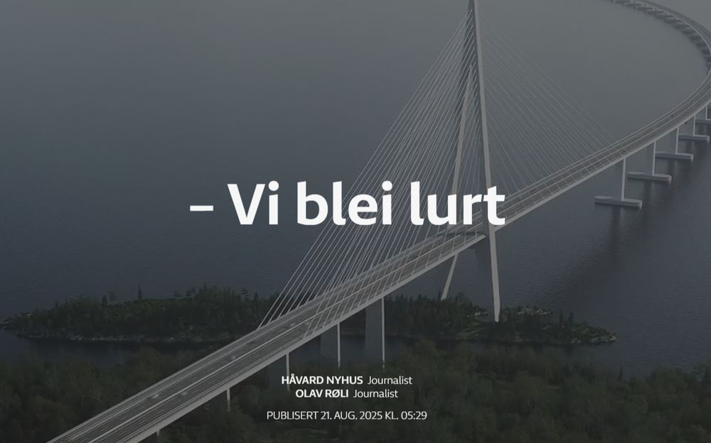 skjermdump fra NRK: "Vi blei lurt", journalister Håvard Nyhus og Olav Røli. I bakgrunnen et bilde av ei stor flytende veibro. 