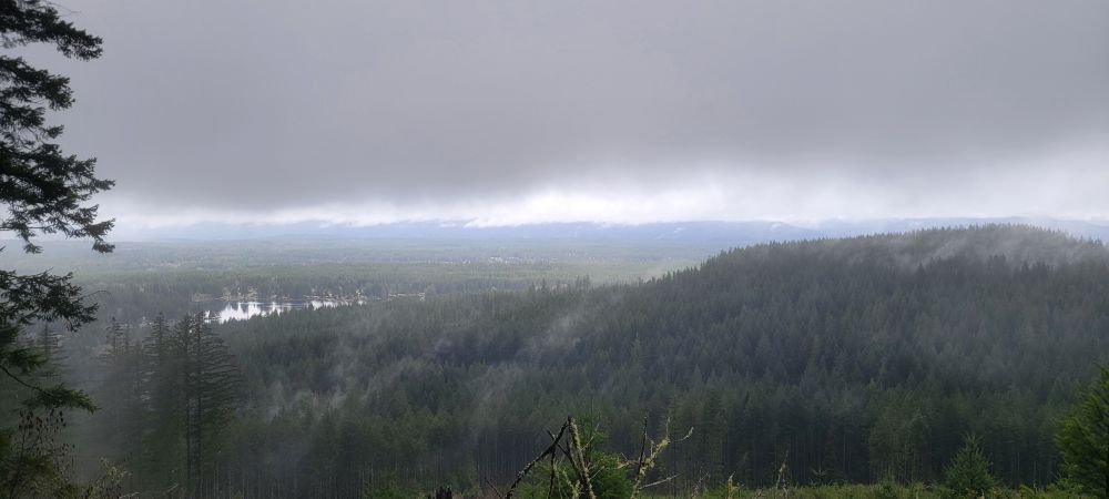 Vista view overlooking the sound and green mountain 