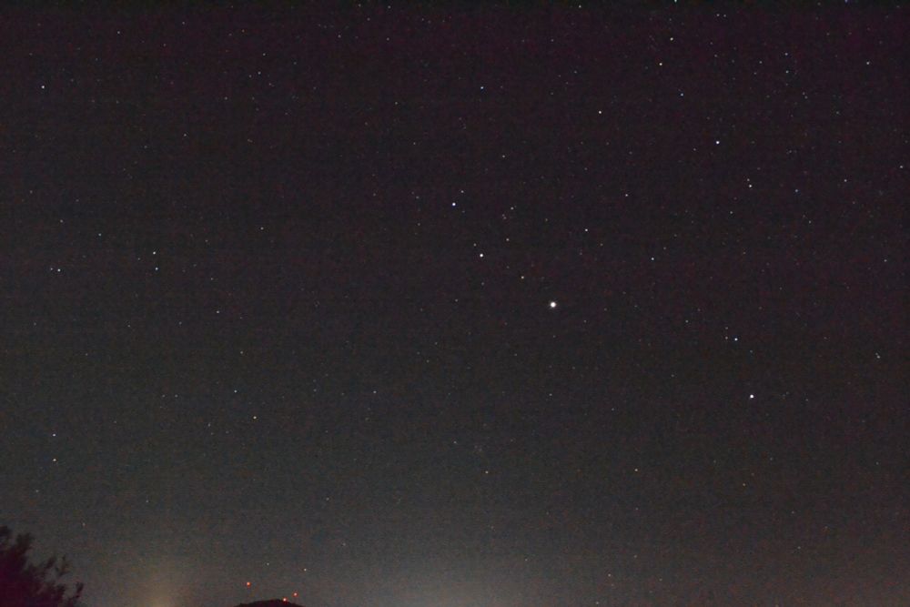 The same bright dot, with a better exposure, but still surrounded by terrible ISO noise.