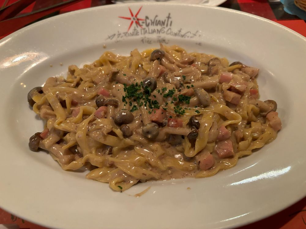 ベーコンとボルチー二のクリームパスタ