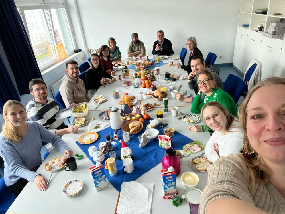 Group photo of the Bogdan and Rust labs