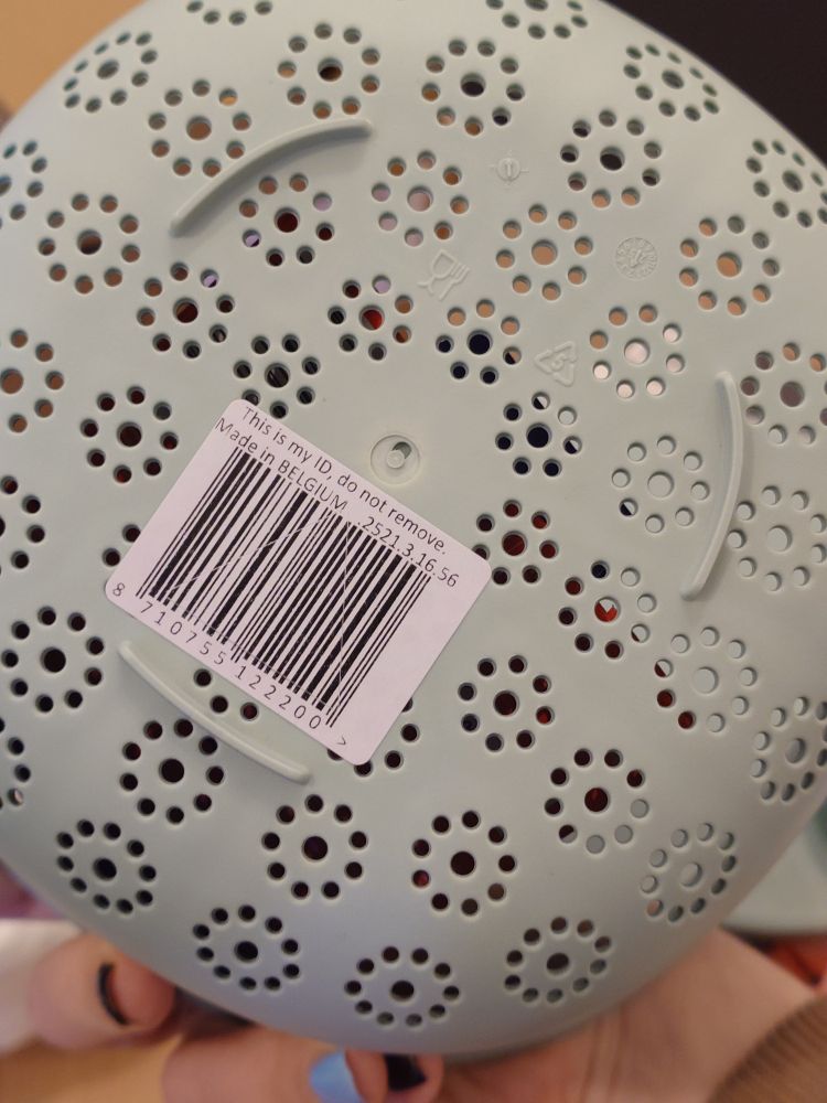 a photo of the bottom of a colander. it has a barcode sticker that starts with "this is my ID, do not remove" "made in BELGIUM" followed by the product number and the actual barcode