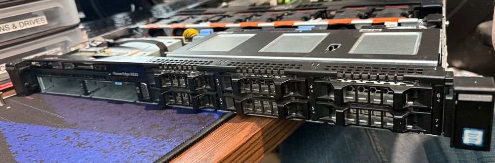 Front panel view of a 1U Dell PowerEdge R630 server blade. 