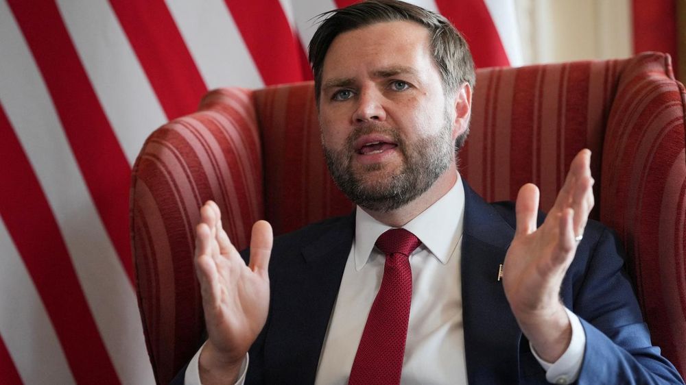 Trumps Vize hat sich in einem Interview über das anstehende Treffen in Alaska geäußert. Für die Europäer hat er eine klare Botschaft.