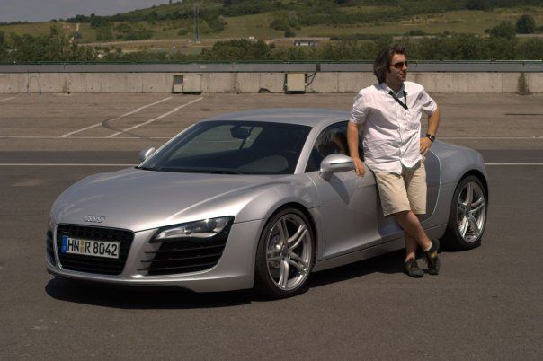 Az akkor 29 éves Bolla György az akkor vadonatúj Audi R8 V8-nak támaszkodik a Hungaroring parkolójában, miután vezette is a kocsit a pályán. Mellesleg ez a második fotó, amit kitettem Facebookra.
