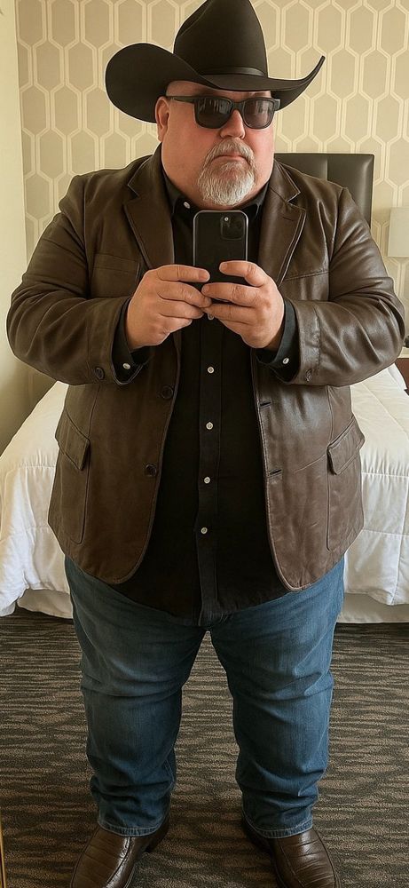 Big fat 300 lb man who claims he’s a real redneck.  He calls himself Catturd