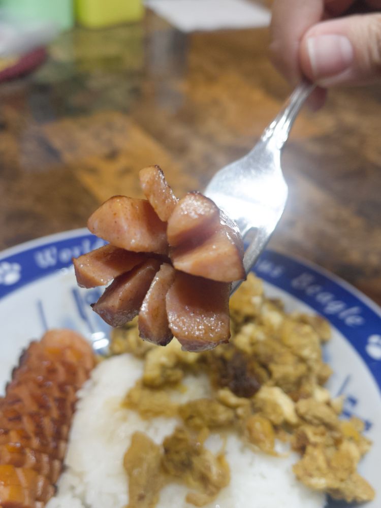 Close up of the bottom of the octopus sausage. You can see all eight of its limbs!