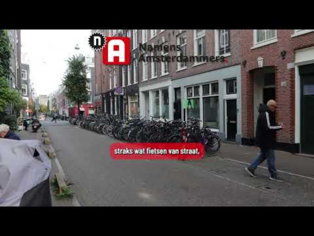 In de Pijp ziet Namens Amsterdammers. meer fietsen dan inwoners