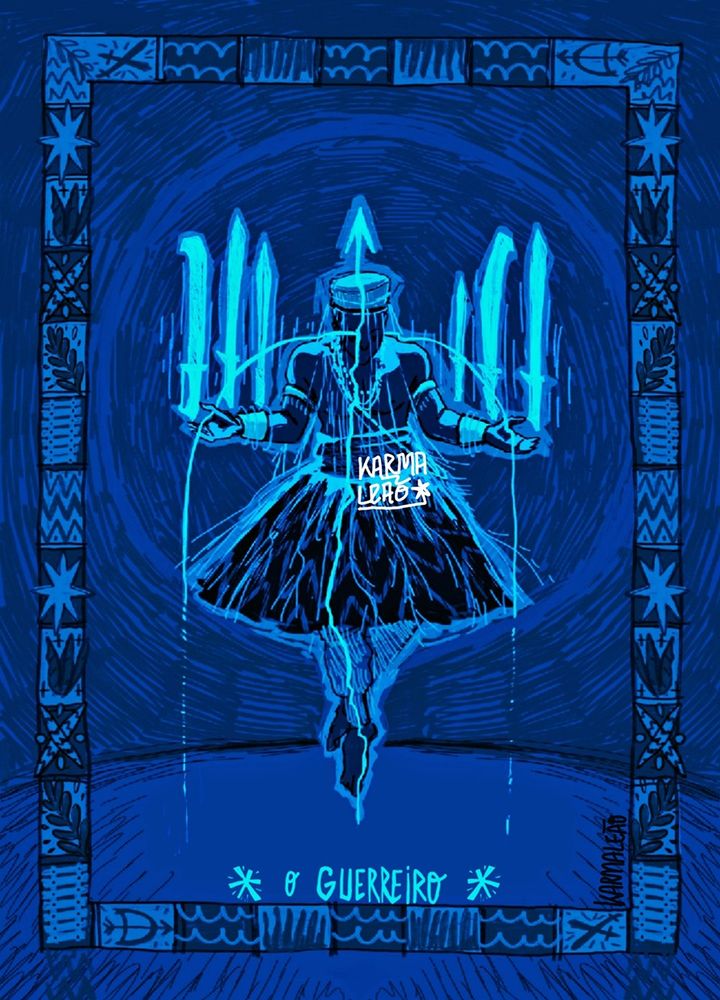 Ilustração digital de cor azul. No centro da imagem está o orixá Ogum, de corpo inteiro, flutuando sem tocar o chão. Acima dos seus braços estendidos estão seis espadas, três acima de cada braço. Acima da cabeça do Orixá, há uma flecha que aponta para cima e suas extremidades se estendem pelos braços dele, formando o símbolo do Ofá: ferramenta de Ogum.  Ao redor da imagem há uma moldura com pequenos desenhos de folhas, estrelas e espadas. Abaixo da imagem está a frase "O guerreiro". 