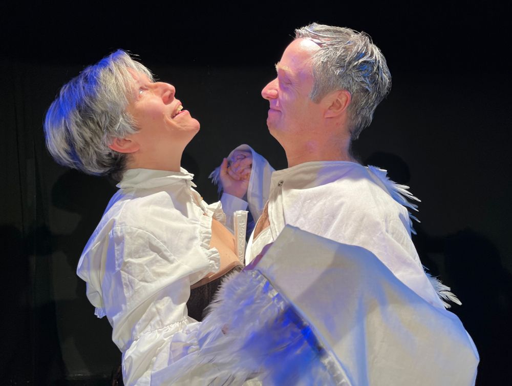 Photo of Mo Sauer as Merteuil and Mike Sperber as Valmont