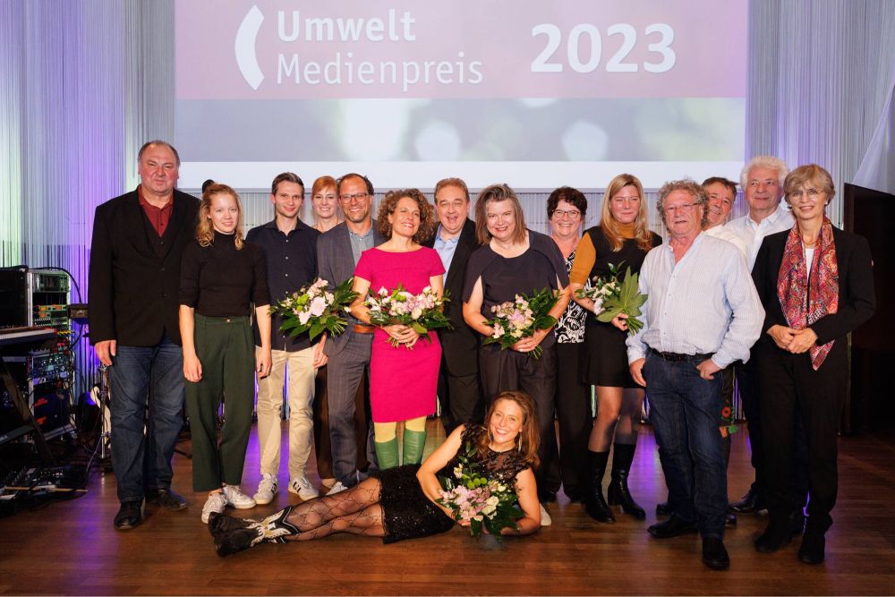 Preisträger*innen und Laudator*innen beim UmweltMedienpreis 2023. (c) Deutsche Umwelthilfe / Robert Lehmann