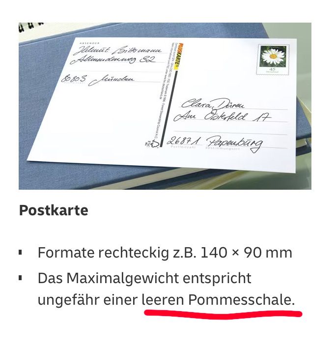 Bild einer Postkarte mit Spezifikationen von der Website der Deutschen Post: "Das Maximalgewicht entspricht ungefähr einer leeren Pommesschale"