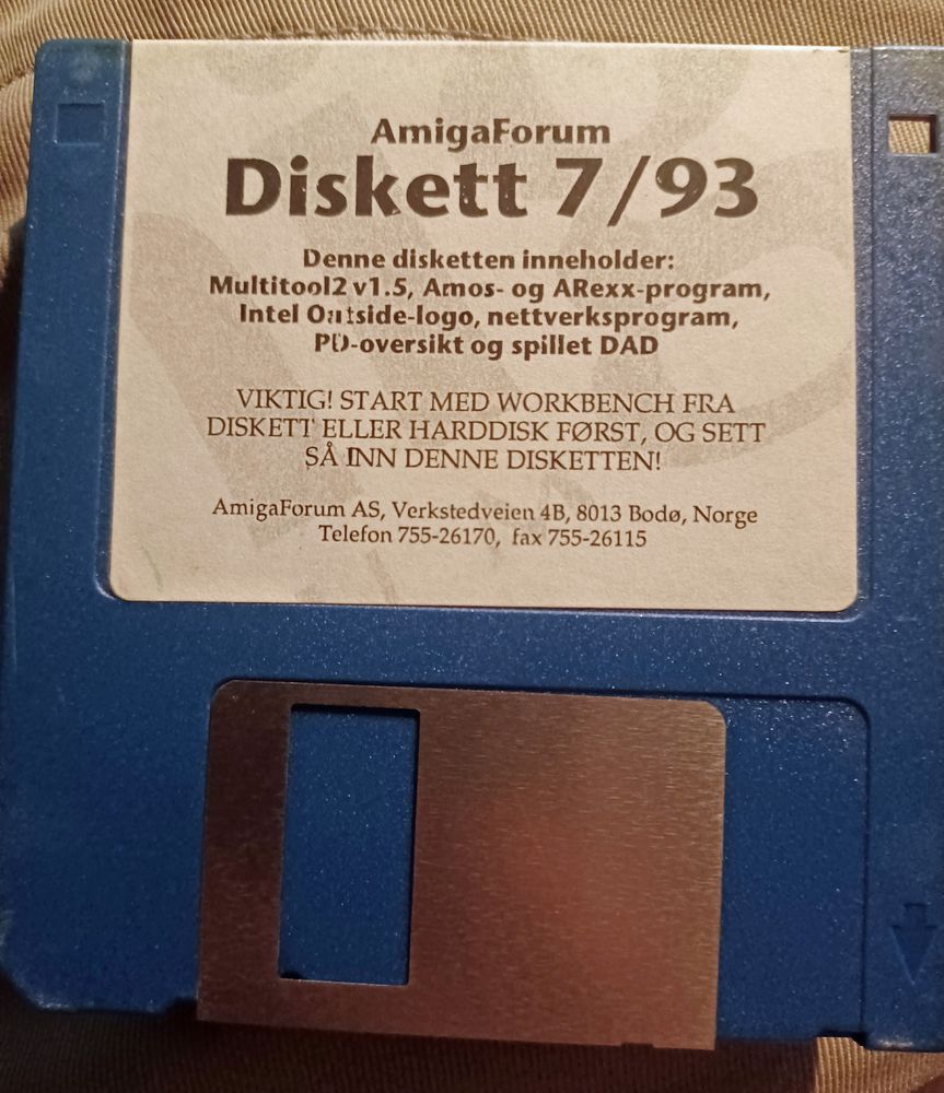 Coverdisk for AmigaForum, med blant annet Intel Outside-logo. Snadder!