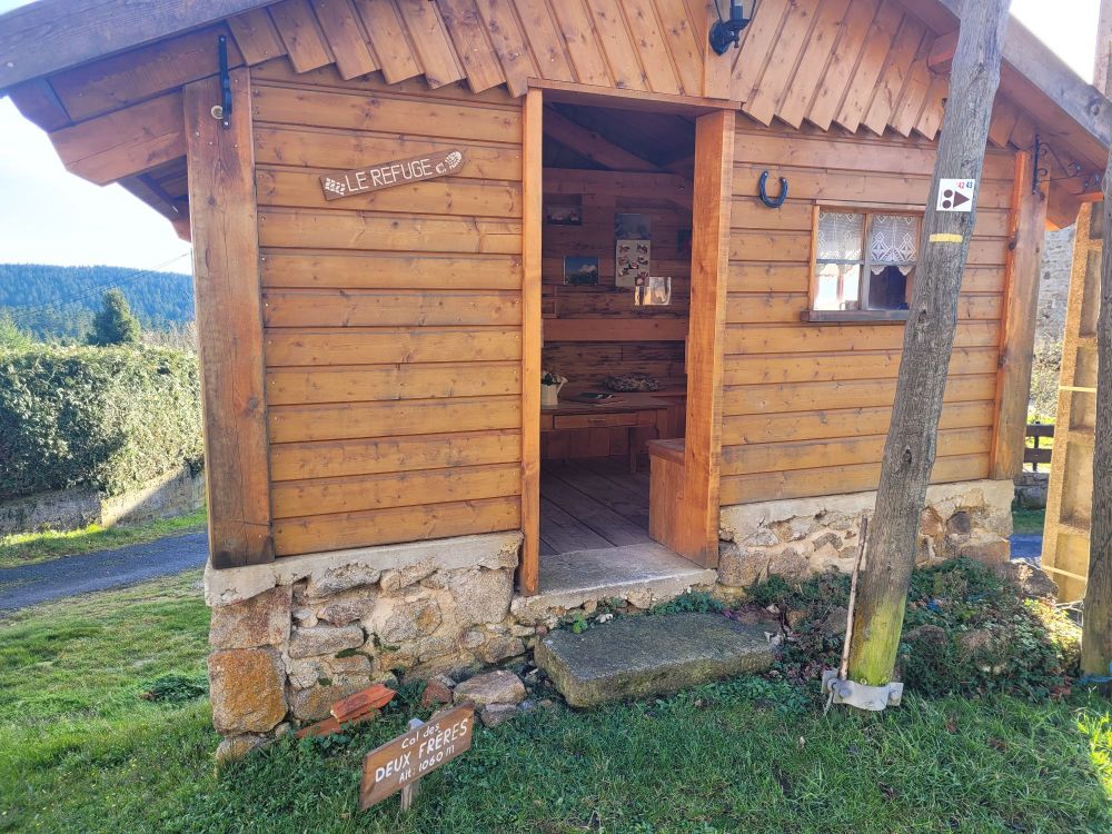 Chalet en bois, col des Deux Frères (Puy-de-Dôme).