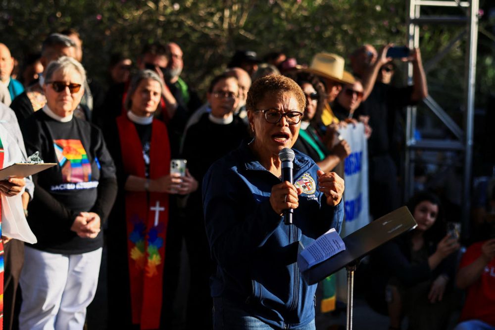 Troops and federal agents briefly descend on Los Angeles' MacArthur Park in largely immigrant neighborhood