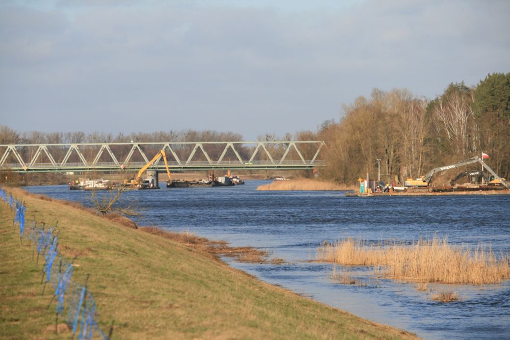 Construction work on the border river Oder near the bridge at Osinow Dolny