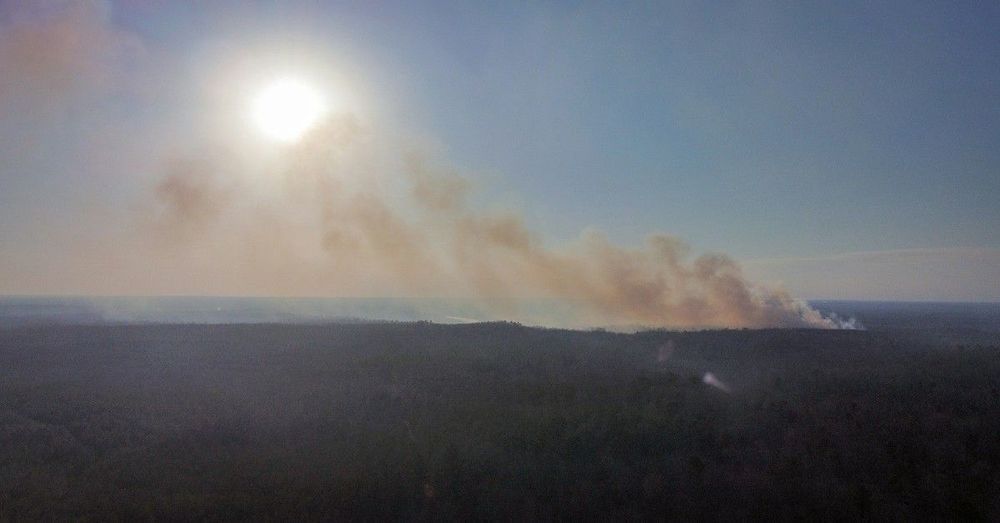 A large amount of smoke billowing out of the sky, with bright sun visible on left-hand-side, in a controlled burn in Dallas County, Alabama, in the United States. Photo by Cody Eason via Unsplash